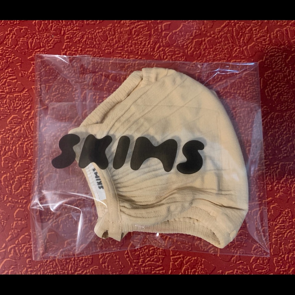 SKIMS SAND nude kardashian face mask